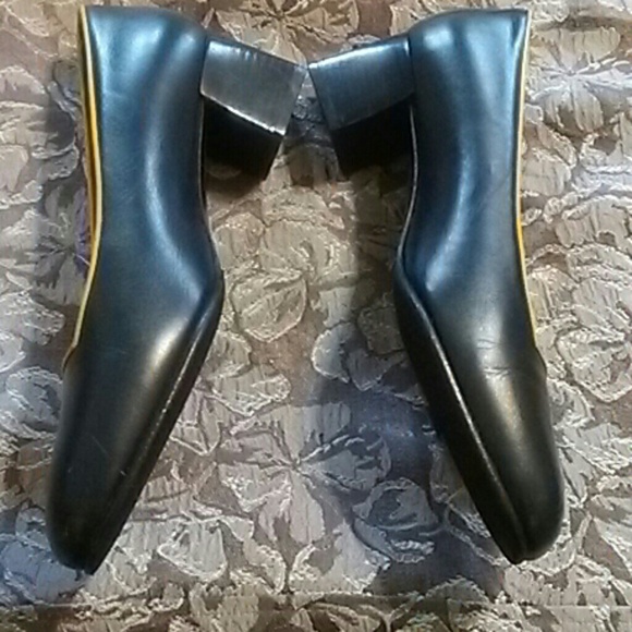 Iberia Heels with Yellow Trim - Picture 3 of 6